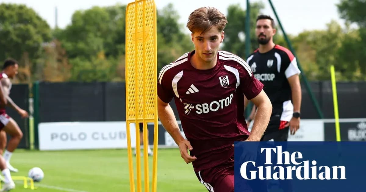 Jugador entrenando en la sesión de Fulham FC