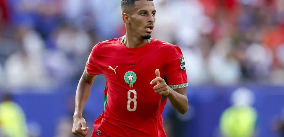 Jugador de Marruecos corriendo durante un partido