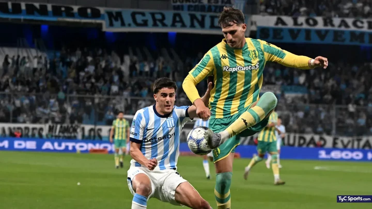 Jugador de Racing Club desafiando a Aldosivi