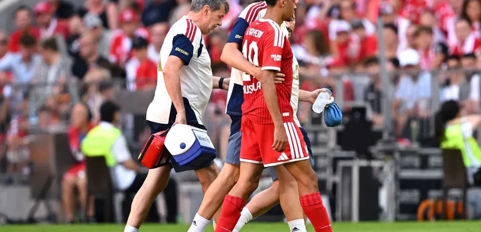 Jugador siendo atendido por el personal médico