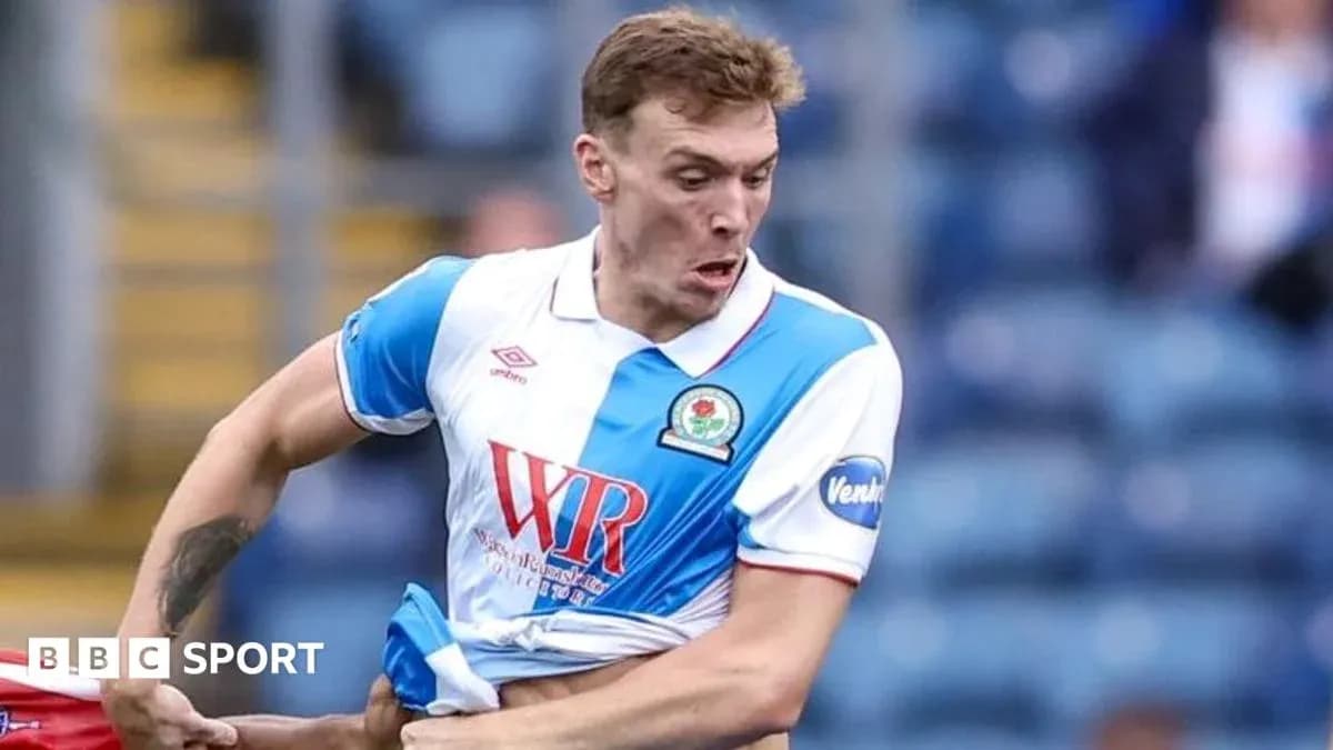 Jugador de Blackburn Rovers en acción durante el partido