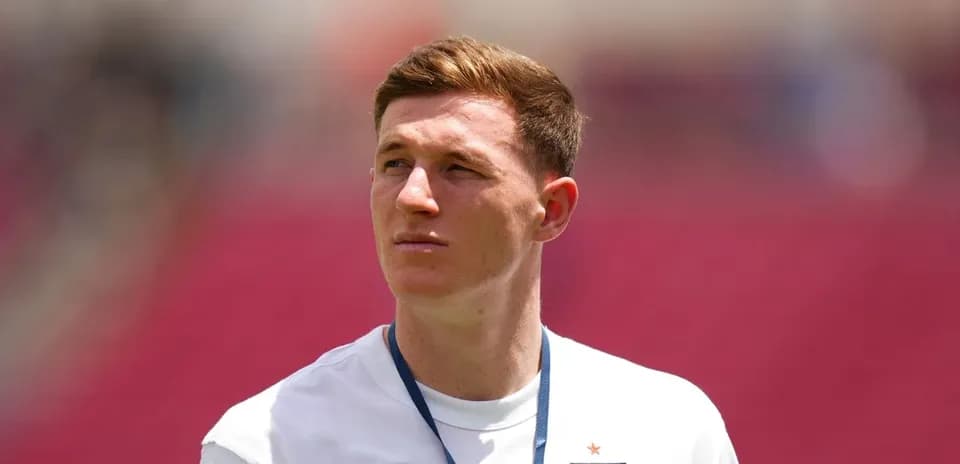 Jugador de Inglaterra observando antes del partido