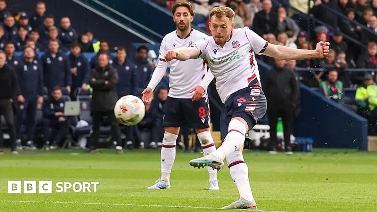 Jugador ejecutando un tiro durante el partido