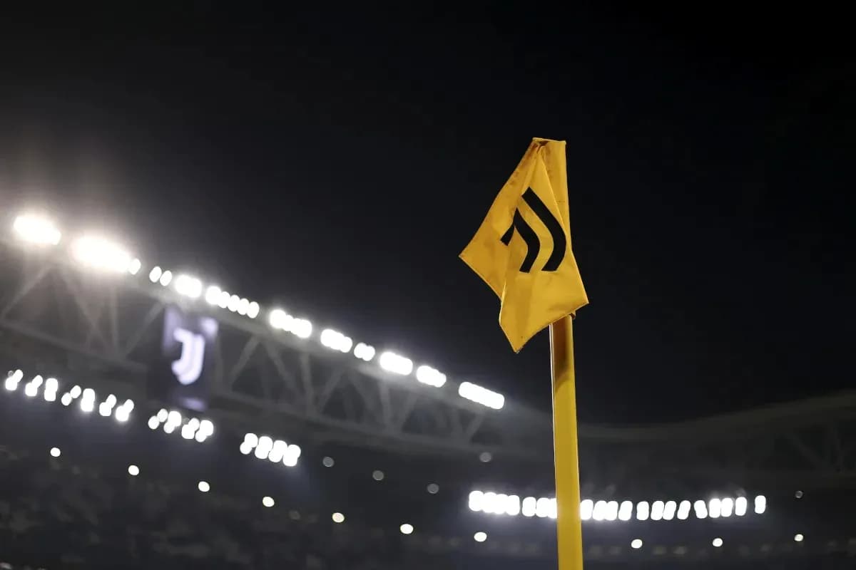 Bandera amarilla de córner en el estadio Juventus