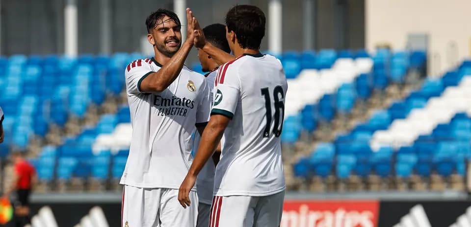 Jugadores de Real Madrid celebrando un gol