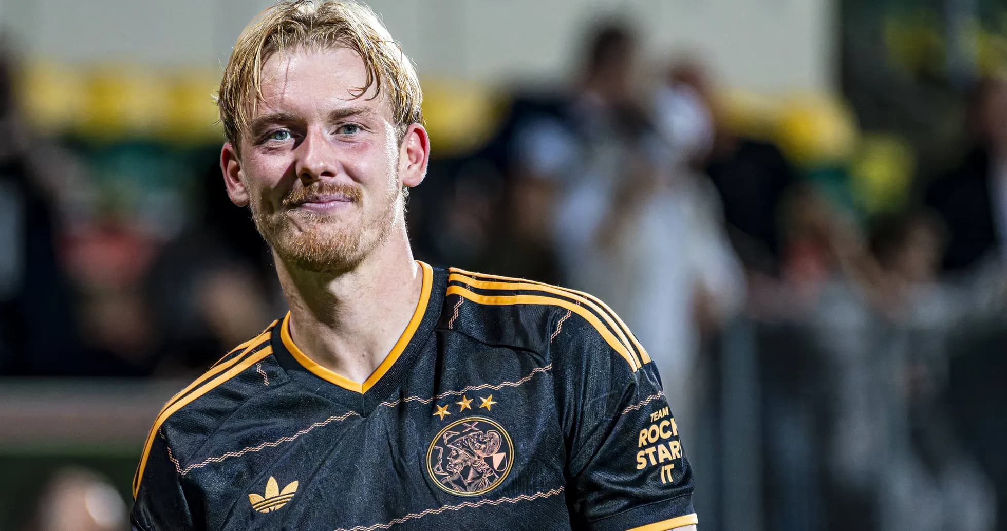 Jugador de Ajax sonriendo tras el partido