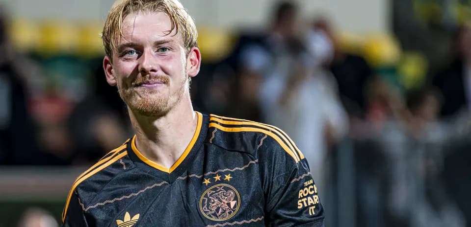 Jugador de Ajax sonriendo tras el partido