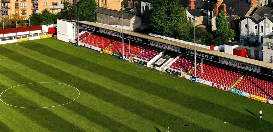 Vista del campo de fútbol de St Patrick's Athletic