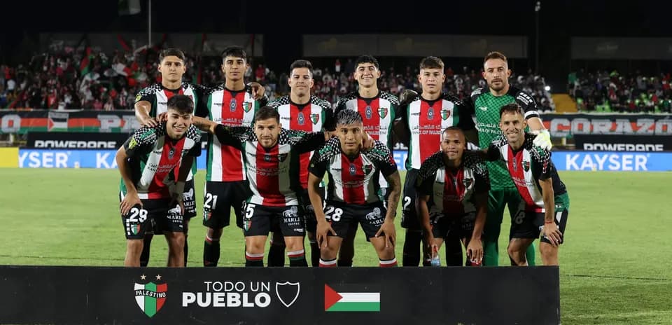 Equipo de Palestino posando para la foto