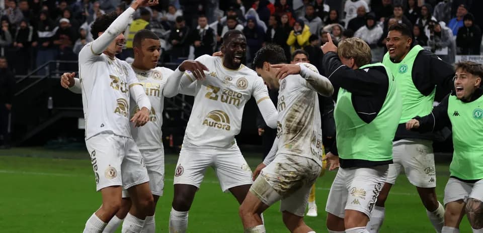 Jugadores de Chapecoense celebrando un gol