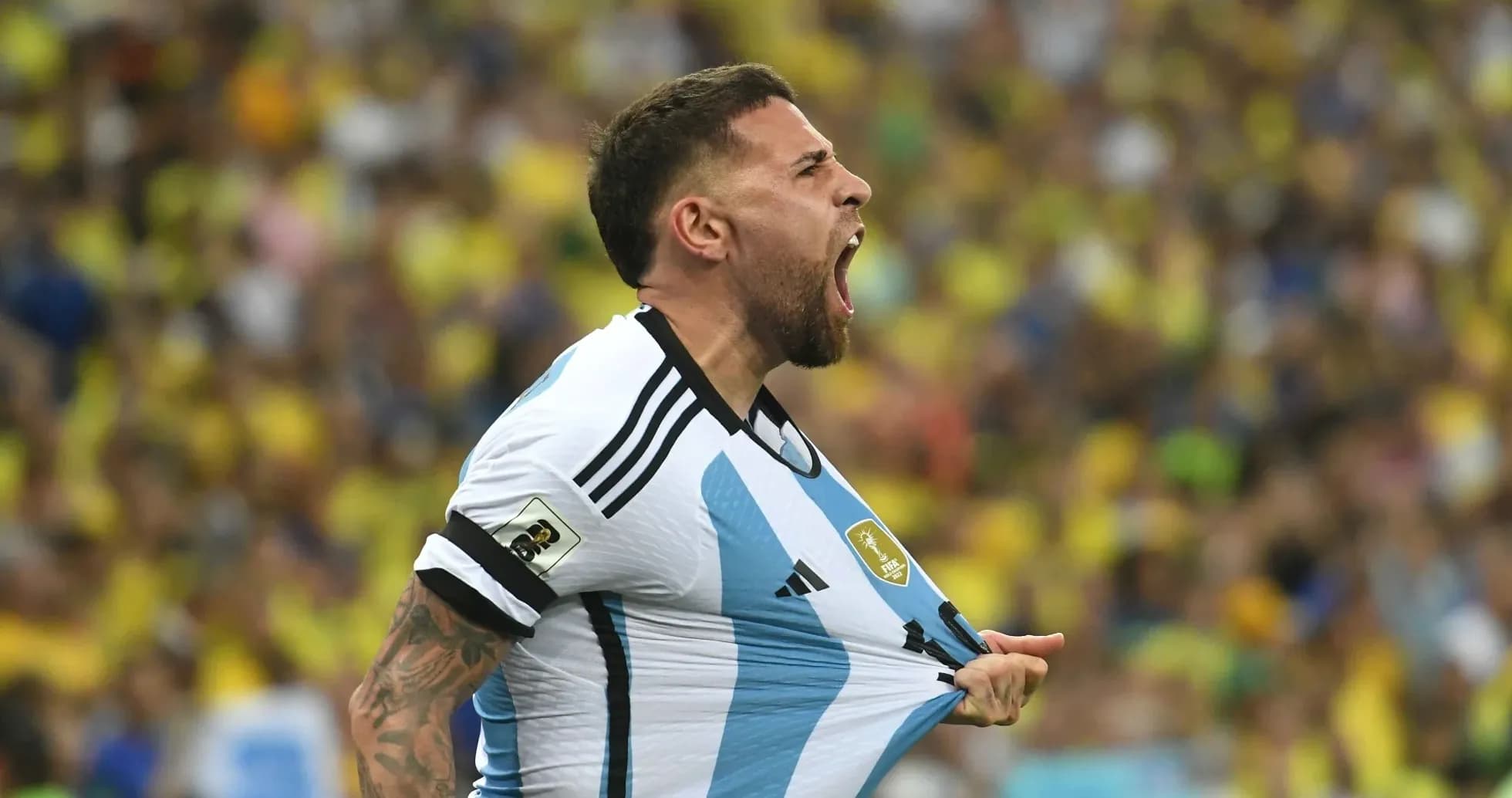 Jugador de Argentina celebrando en partido de fútbol