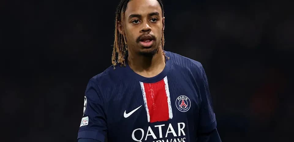 Jugador de PSG en uniforme durante el partido