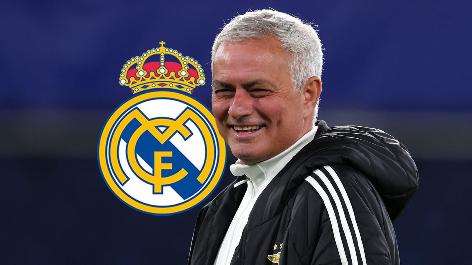 José Mourinho sonriendo con el logo del Real Madrid