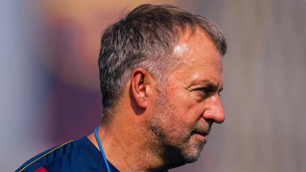 Entrenador observando durante sesión de entrenamiento