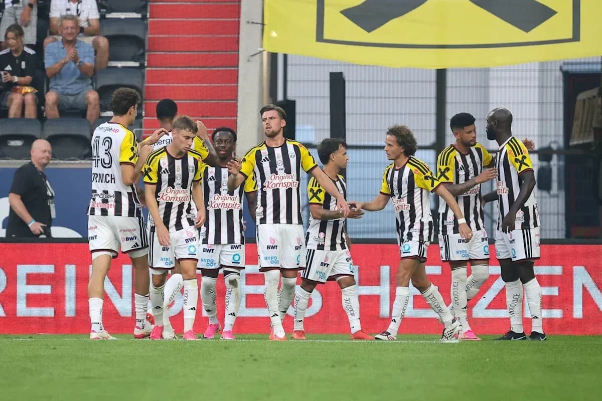 Jugadores celebrando un gol en el estadio