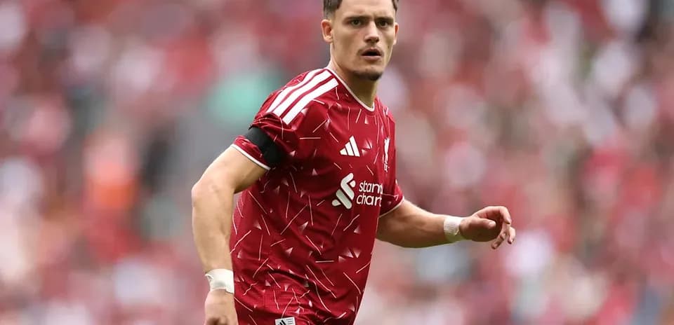 Jugador de Liverpool en acción durante un partido