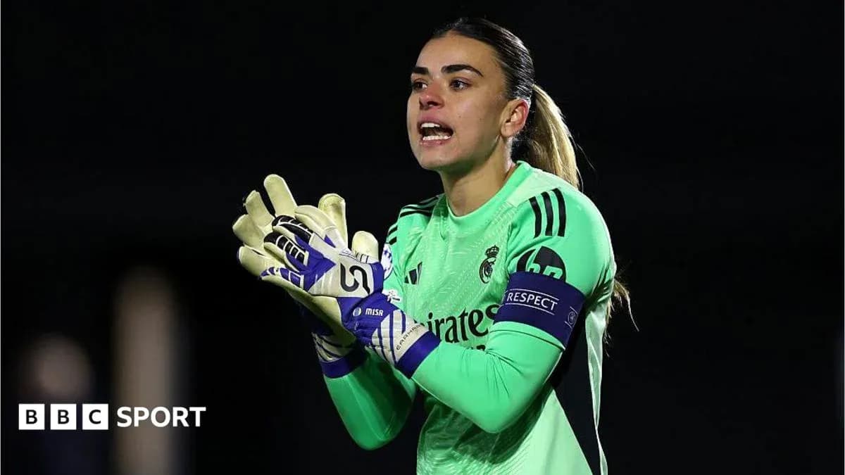 Portera de Real Madrid dando instrucciones durante el partido