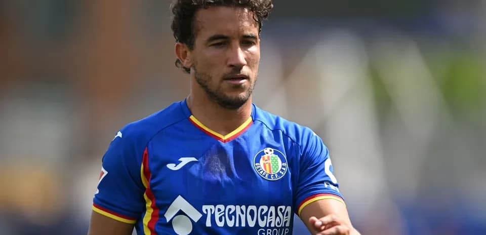 Jugador de Getafe en acción durante el partido