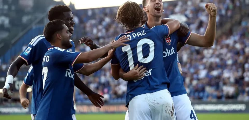 Jugadores de Como celebrando un gol