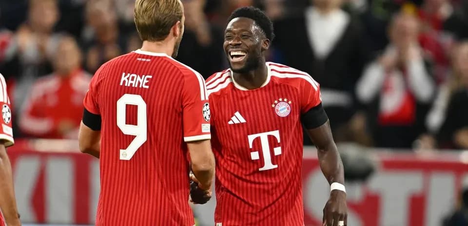 Jugadores de Bayern Múnich celebrando en el campo