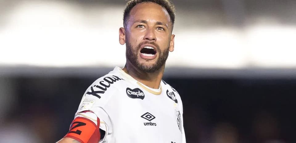 Jugador de fútbol celebrando en el campo de juego