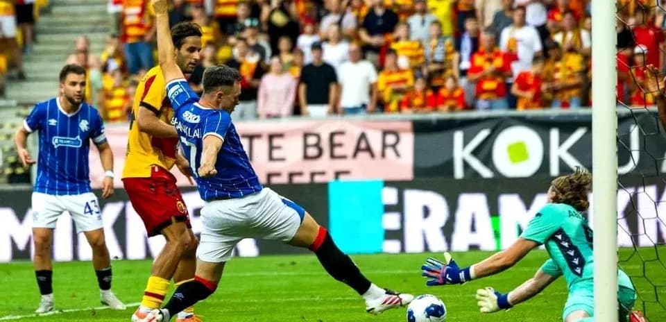 Acción en el partido Jagiellonia vs Saburtalo