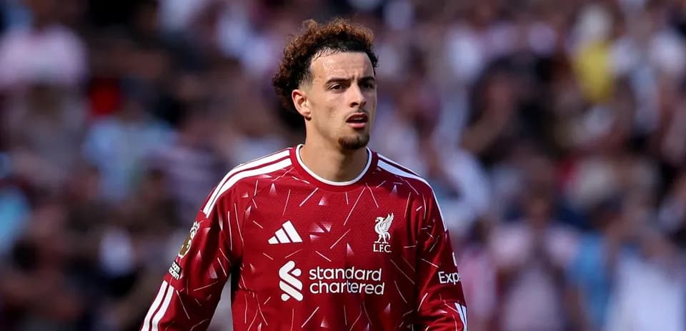 Jugador de Liverpool en acción durante un partido
