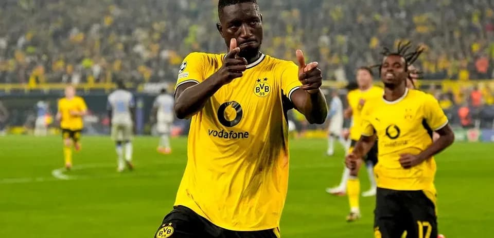 Jugador de Borussia Dortmund celebra un gol