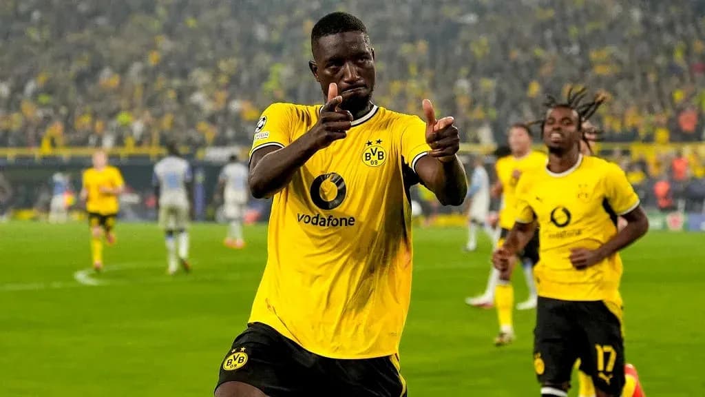 Jugador de Borussia Dortmund celebra un gol