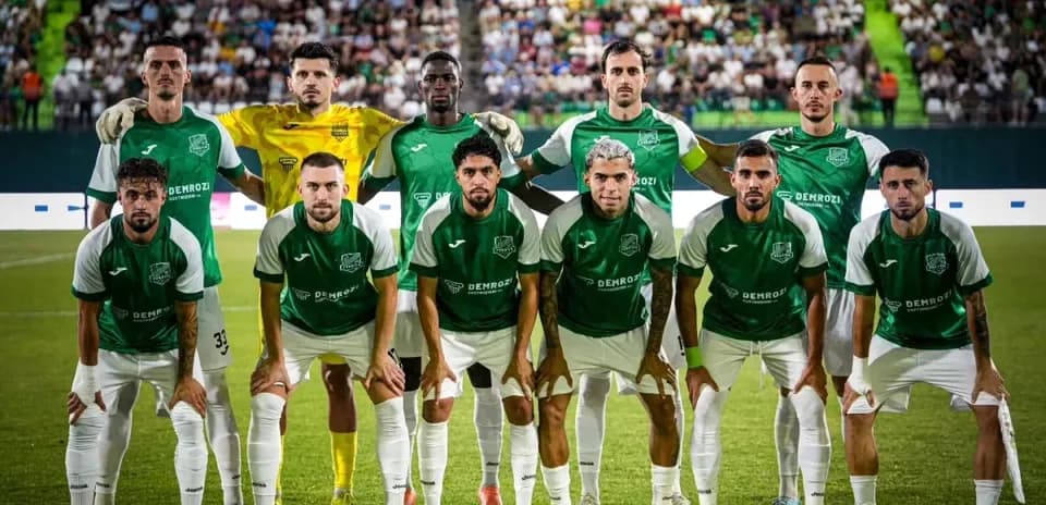Equipo de Egnatia Rrogozhinë posando para la foto