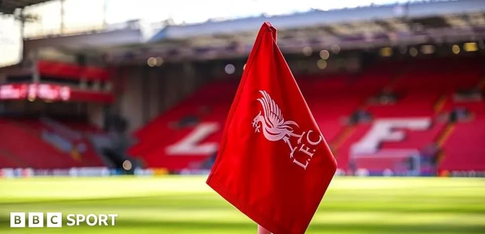 Bandera de córner en el estadio de Liverpool