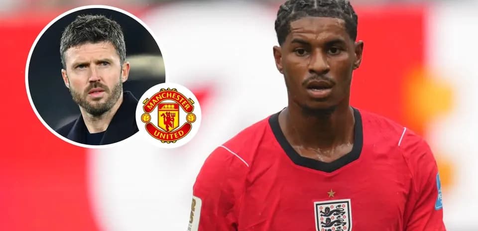 Jugador de Inglaterra en partido con logo de Manchester United
