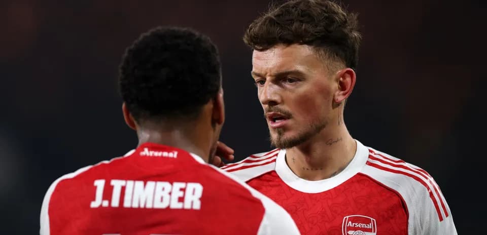 Jugadores de Arsenal conversando durante el partido