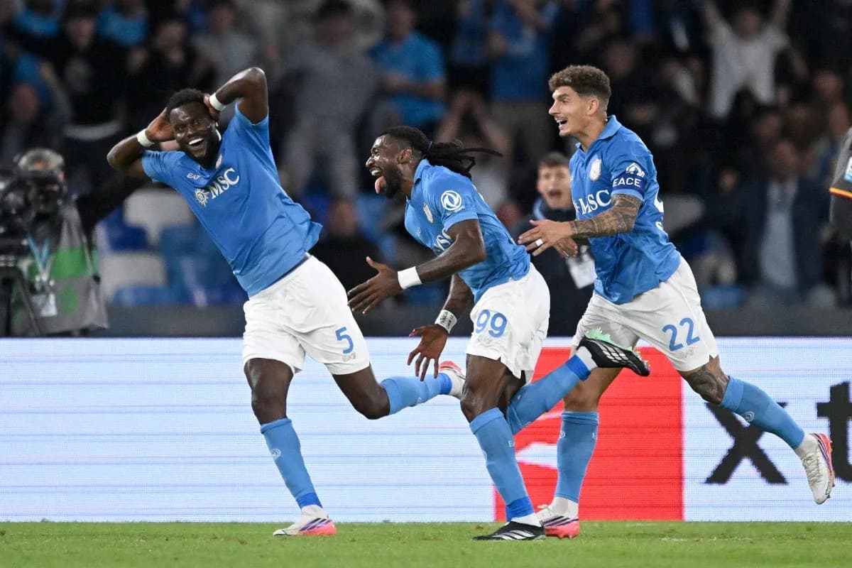 Jugadores de Napoli celebrando un gol