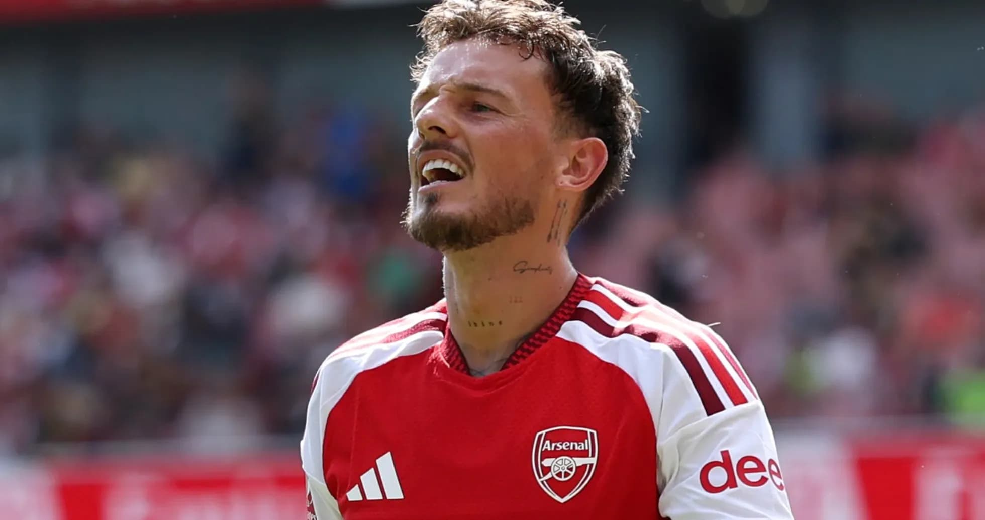 Jugador de Arsenal en acción durante un partido