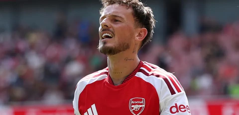 Jugador de Arsenal en acción durante un partido