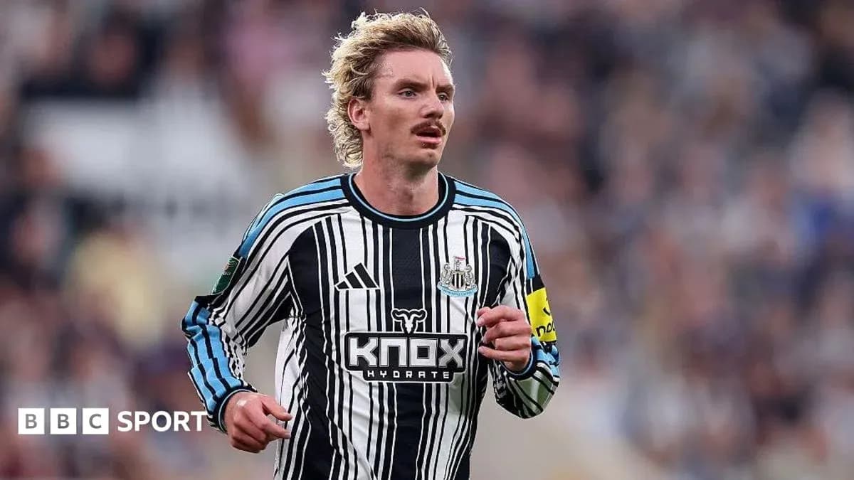 Jugador de Newcastle corriendo durante el partido