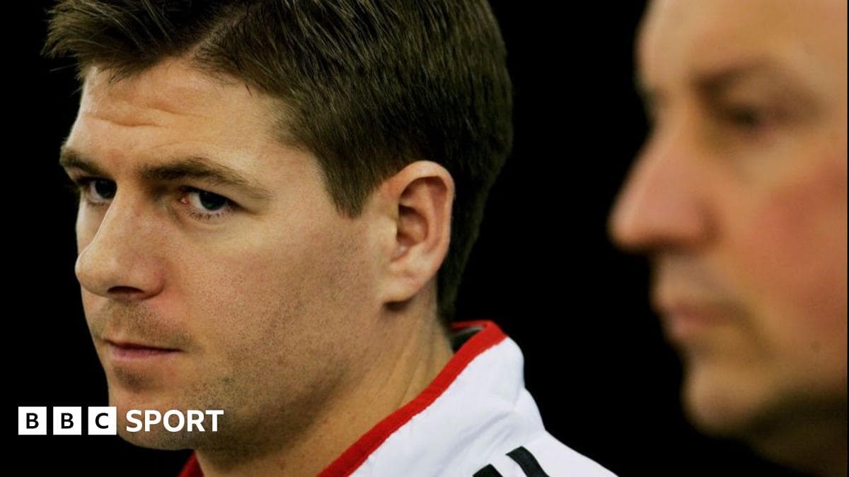 Steven Gerrard en conferencia de prensa