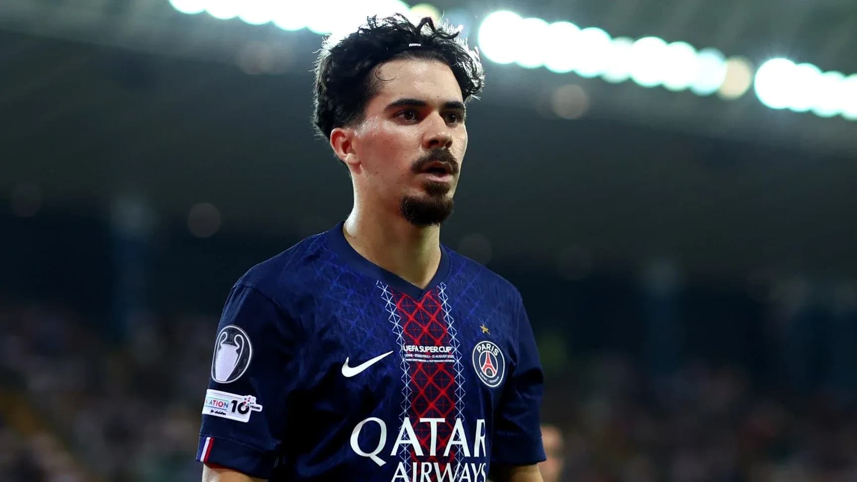 Jugador de PSG en el campo durante el partido