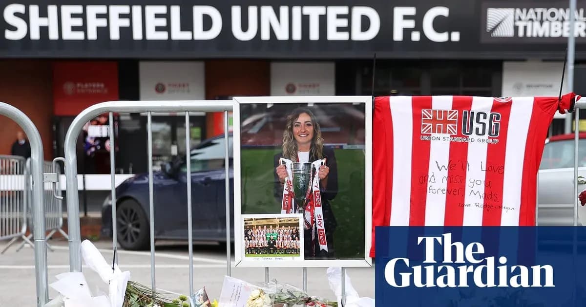 Homenaje a jugadora frente a estadio Sheffield United