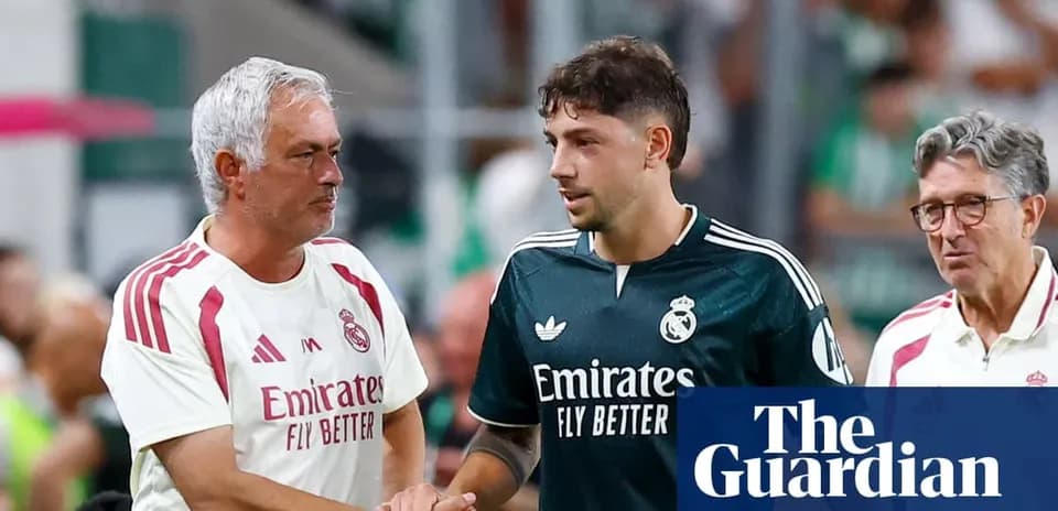 Entrenador y jugador de Real Madrid en el campo