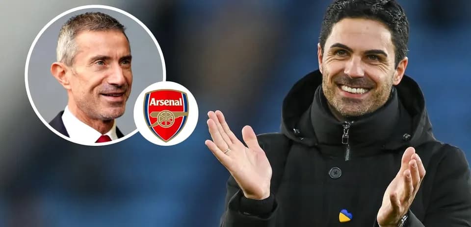 Entrenadores de Arsenal celebrando en el campo