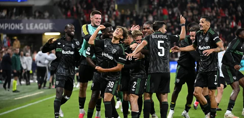 Jugadores celebrando un gol en la Champions League