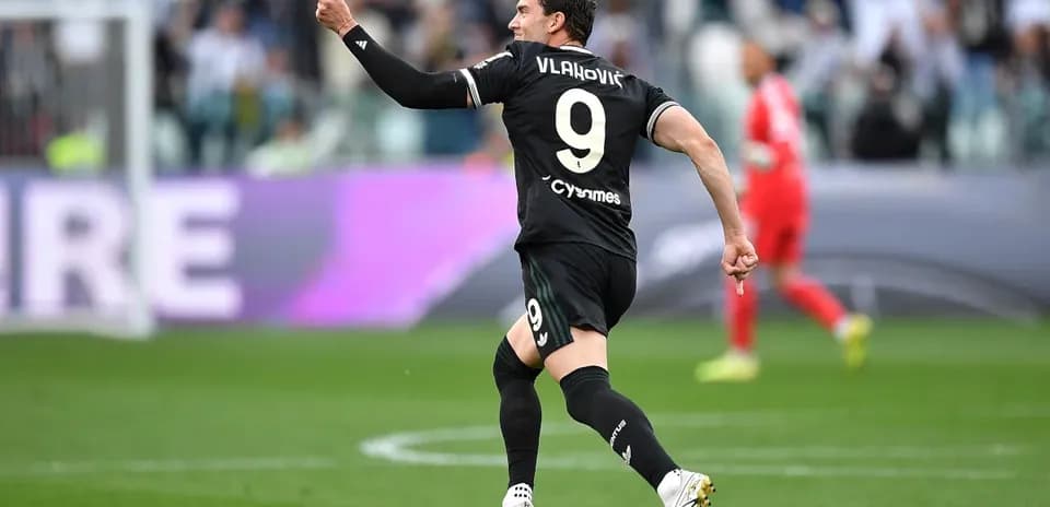 Dusan Vlahovic celebrando un gol con Juventus