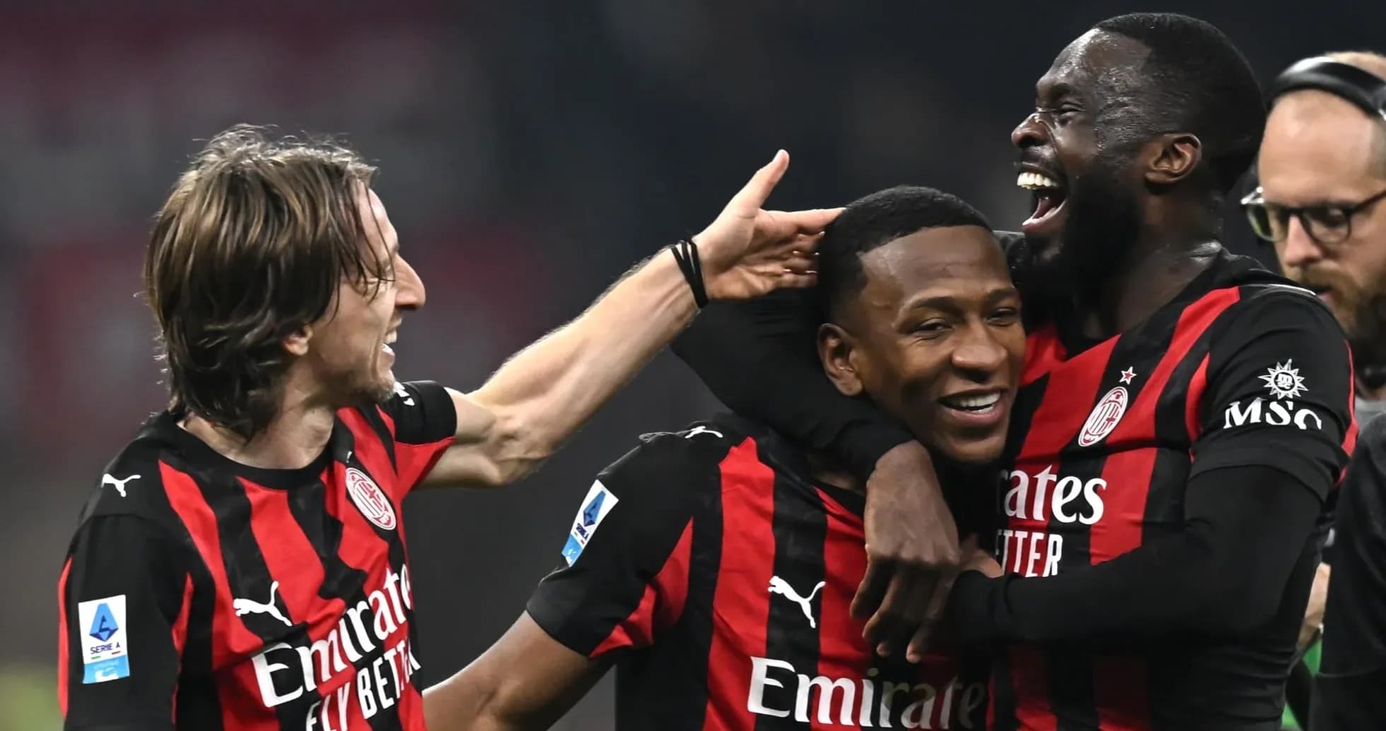Jugadores de AC Milan celebrando un gol