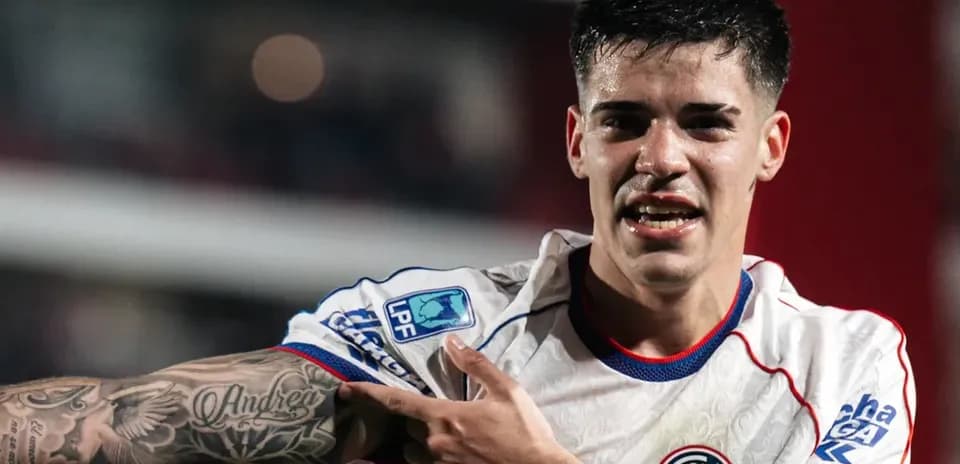 Jugador de San Lorenzo celebrando un gol