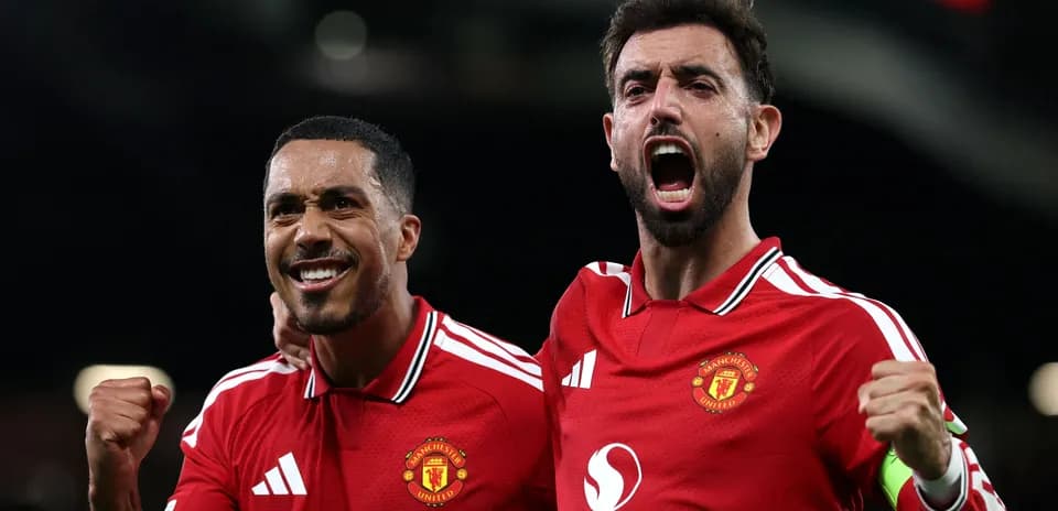 Jugadores de Manchester United celebrando un gol