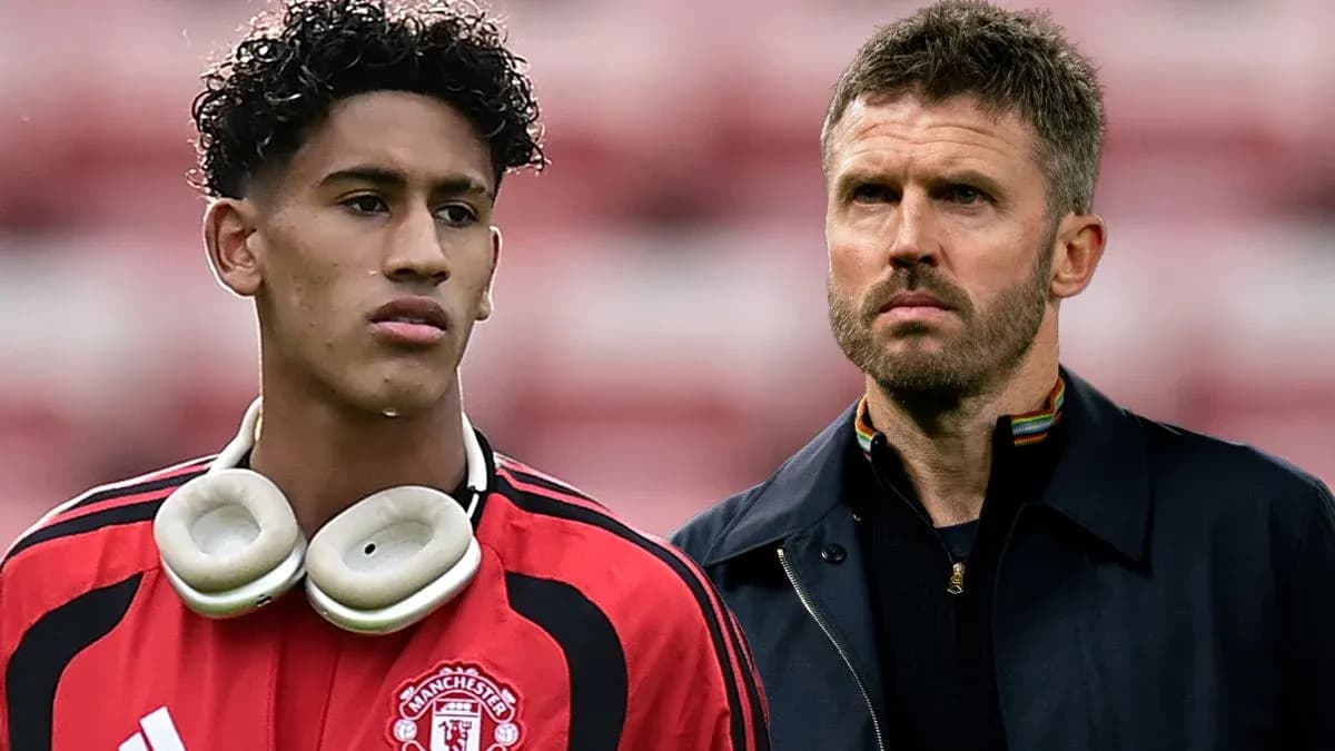 Jugador de Manchester United y entrenador en evento