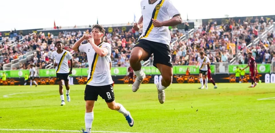Celebración de jugadores de Charleston Battery