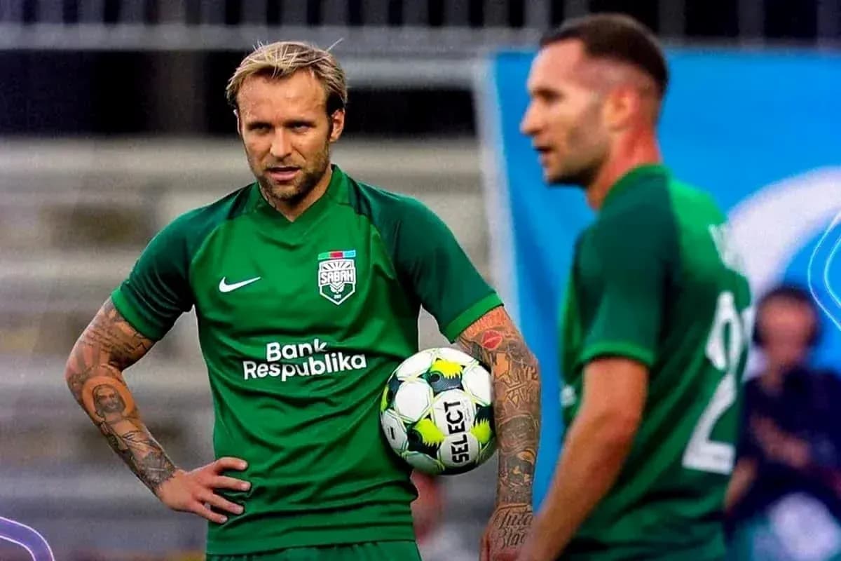 Jugadores de Sabah FA en acción durante el partido